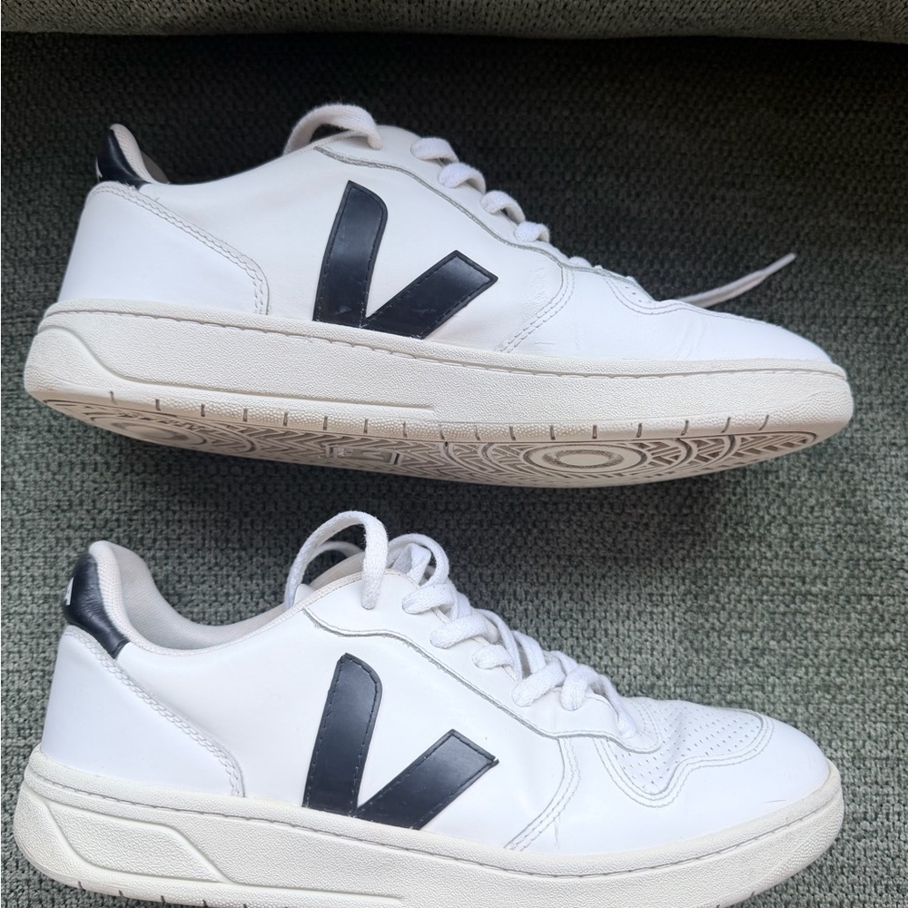 Veja White Sneakers with Black Logo Men’s size 8